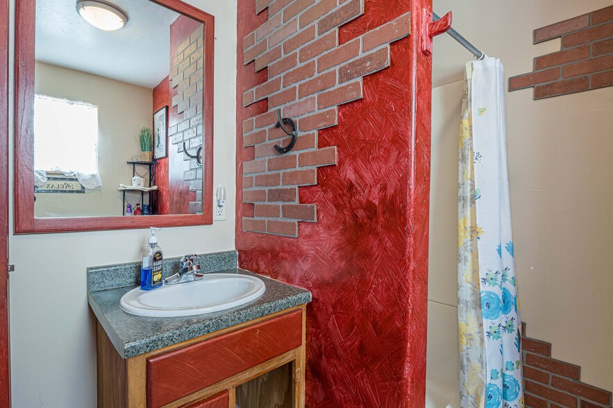 More Photos Of 21221 Baron Lake Dr, Cedaredge Hotel For Sale