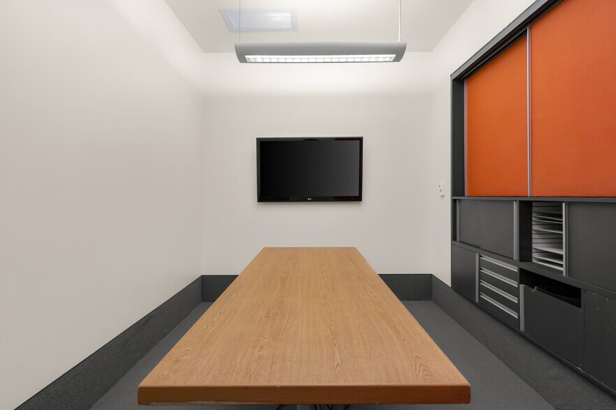 More Photos Of 301 Washington St, Columbus Office For Lease