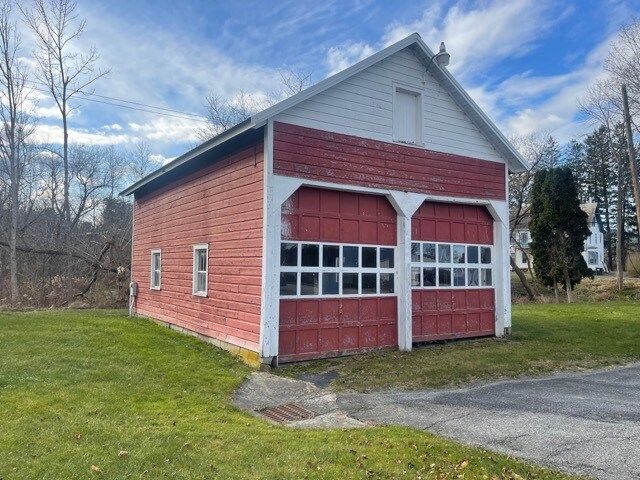 More Photos Of 628 South St, Hoosick Falls Specialty For Sale