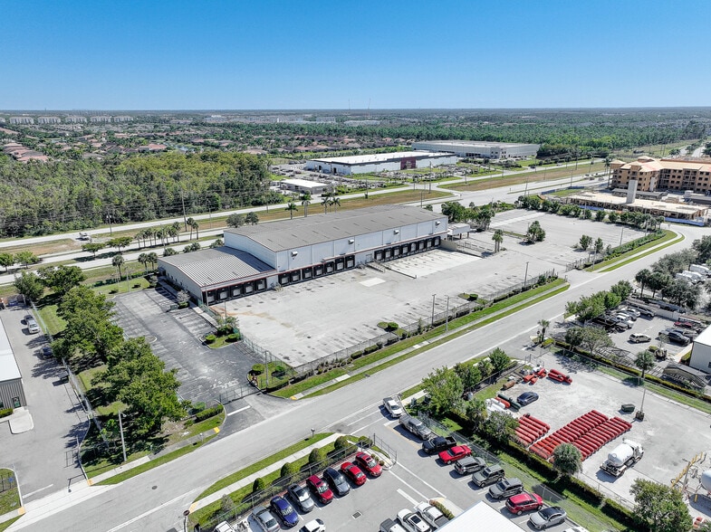 More Photos Of 3843 Ironbridge Blvd, Fort Myers Distribution For Lease