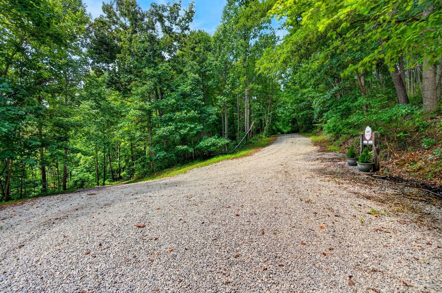 More Photos Of 21360 State Route 327, Laurelville Specialty For Sale