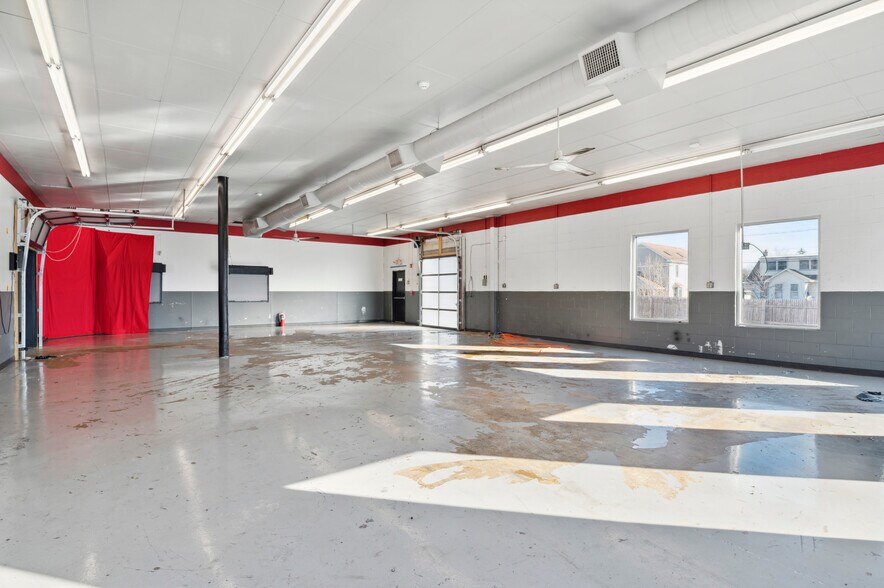 More Photos Of 101 Greenbank Rd, Wilmington Freestanding For Lease