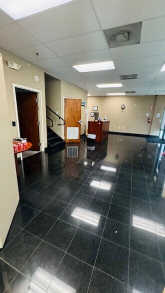 More Photos Of 6881 Kingspointe Pky, Orlando Flex For Lease