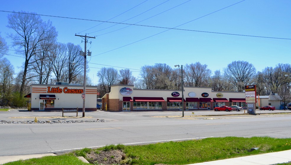 More Photos Of 6411-6441 Bluffton Rd, Fort Wayne General Retail For Sale