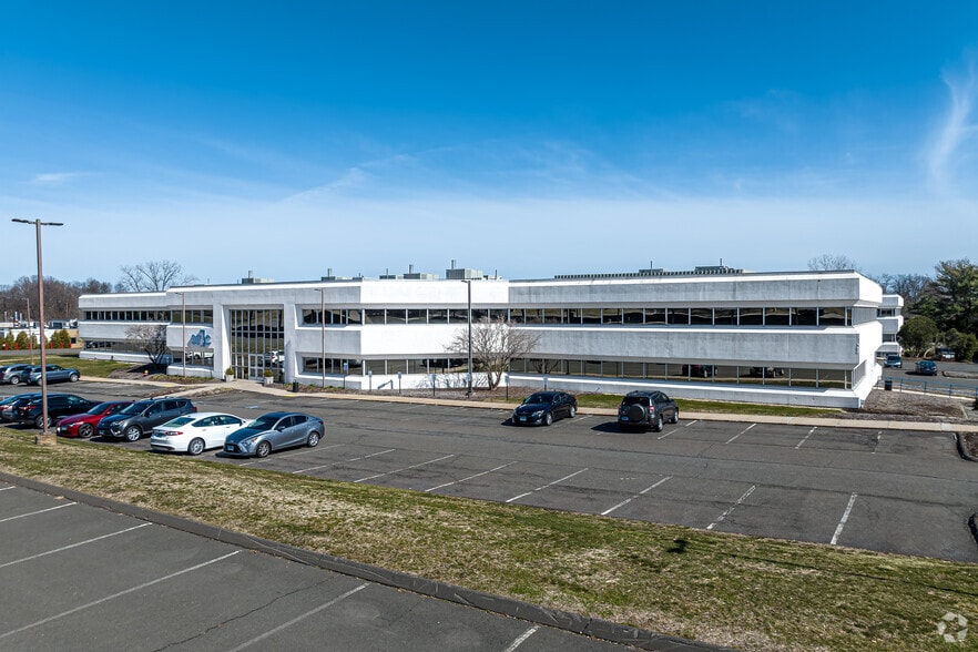 More Photos Of 80 Lamberton Rd, Windsor Office For Lease