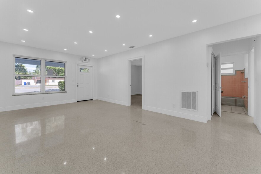 More Photos Of 5820 Sheridan St, Hollywood Office For Sale