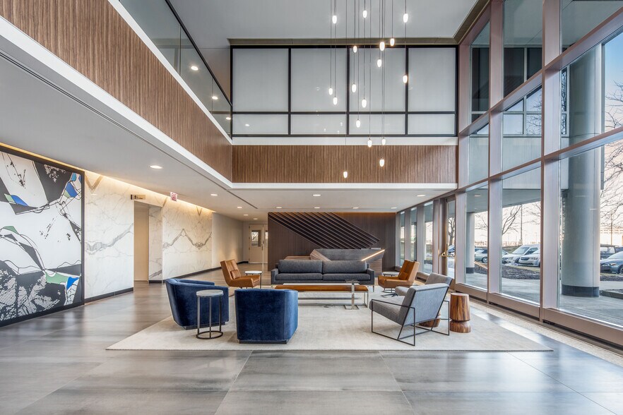 More Photos Of 10275 W Higgins Rd, Rosemont Office For Lease