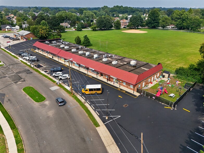 More Photos Of 1111-1135 Powell Rd, Brookhaven Freestanding For Sale