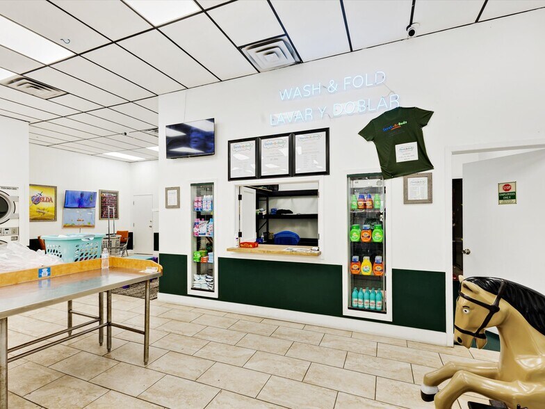 More Photos Of 2203-2215 Gus Thomasson Rd, Dallas Freestanding For Lease