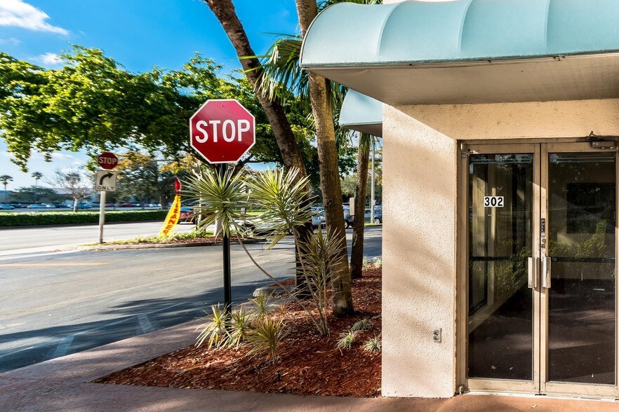 More Photos Of 270-330 S University Dr, Plantation Office For Lease