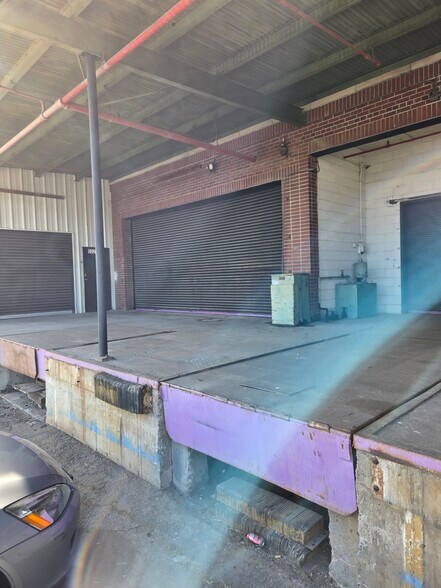 More Photos Of 5015-5025 Colorado Ave S, Seattle Warehouse For Lease