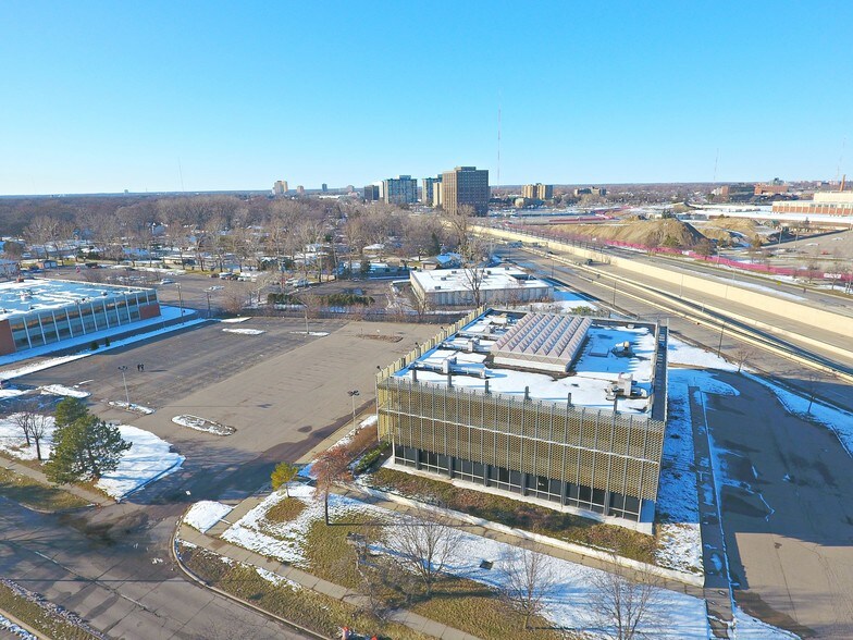 More Photos Of 16000-16200 Northland Dr, Southfield Office For Sale
