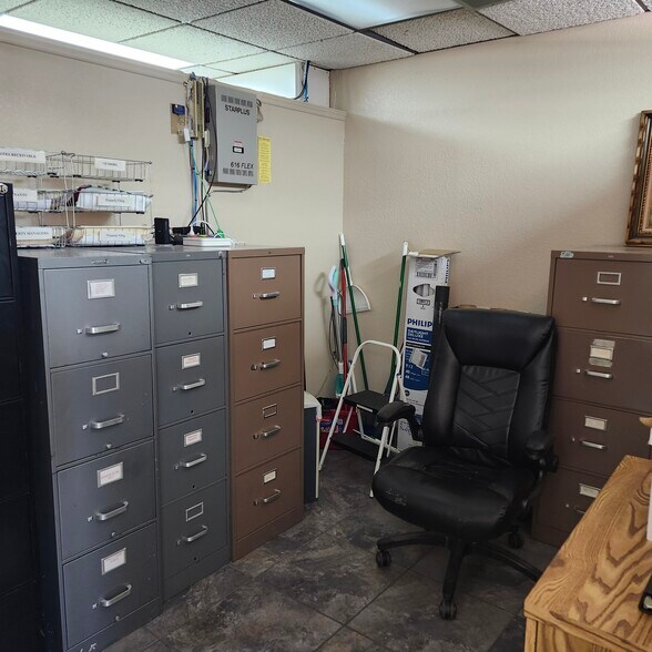 More Photos Of 1987 Mcculloch Blvd, Lake Havasu City General Retail For Lease