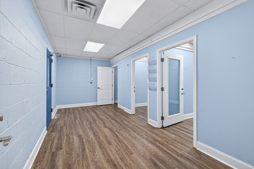 More Photos Of 4109 Robinson St, Covington Freestanding For Sale