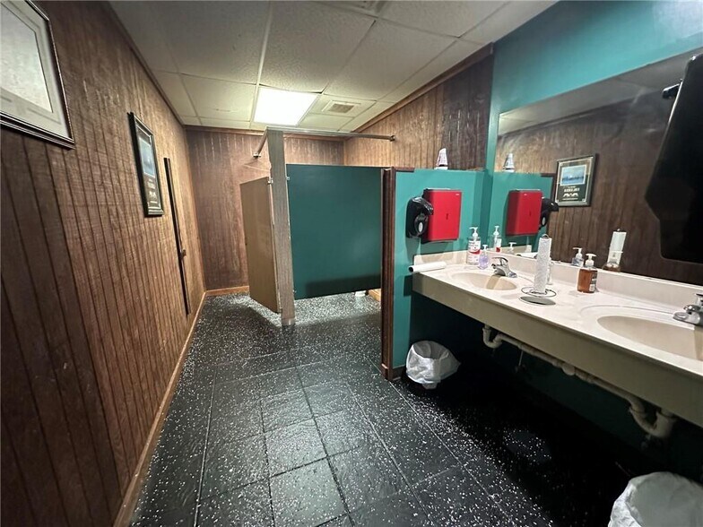 More Photos Of 12 Cottonton Rd, Pittsview Restaurant For Sale