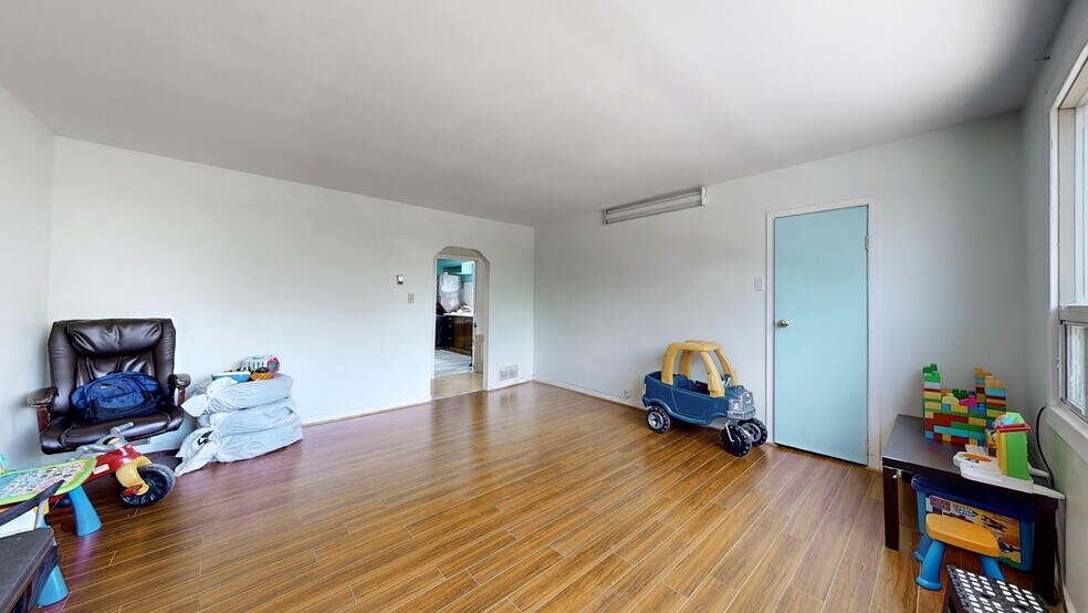 More Photos Of 88 Elliott St, Brampton Freestanding For Sale