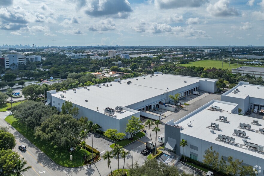 More Photos Of 8815 NW 33rd St, Doral Warehouse For Lease