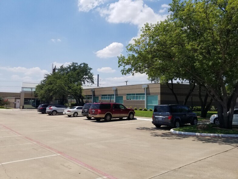 More Photos Of 515 W Main St, Allen Office For Lease