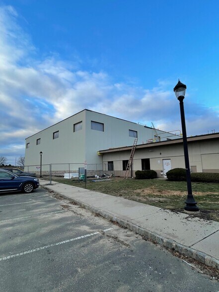 Primary Photo Of 3620 Quakerbridge Rd, Hamilton Showroom For Sale