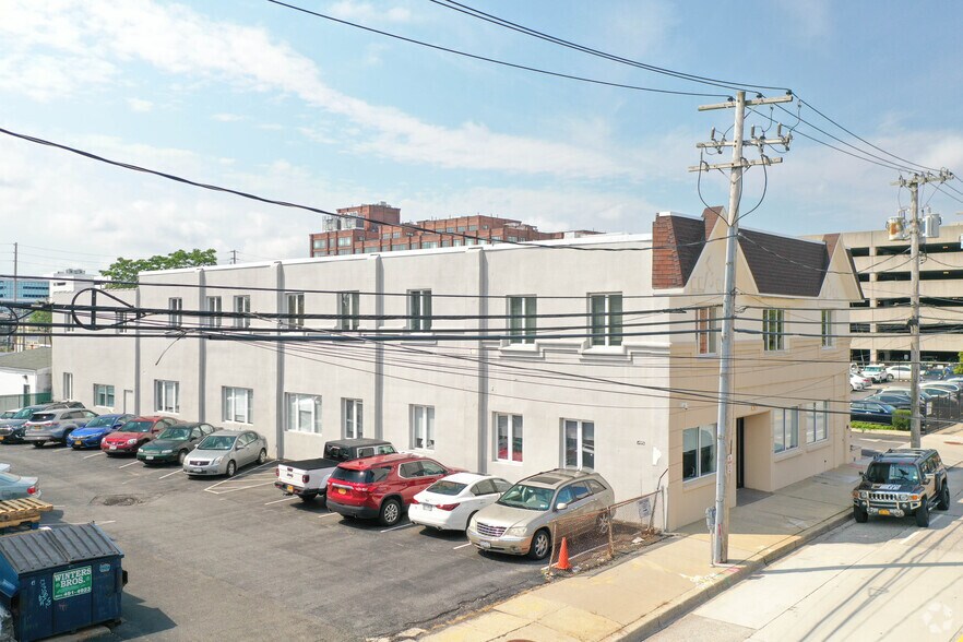 More Photos Of 155 1st St, Mineola Office For Lease