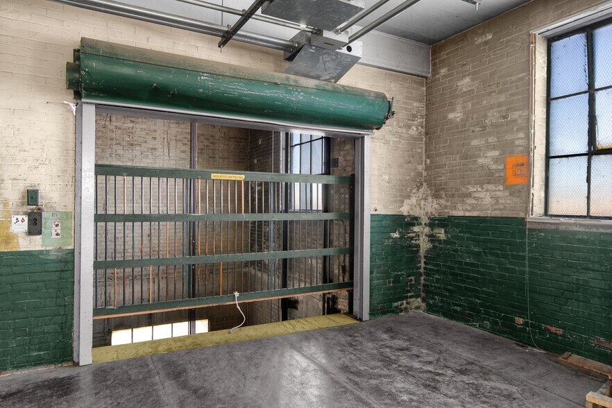 More Photos Of 1401 Saint Andrew St, La Crosse Warehouse For Sale