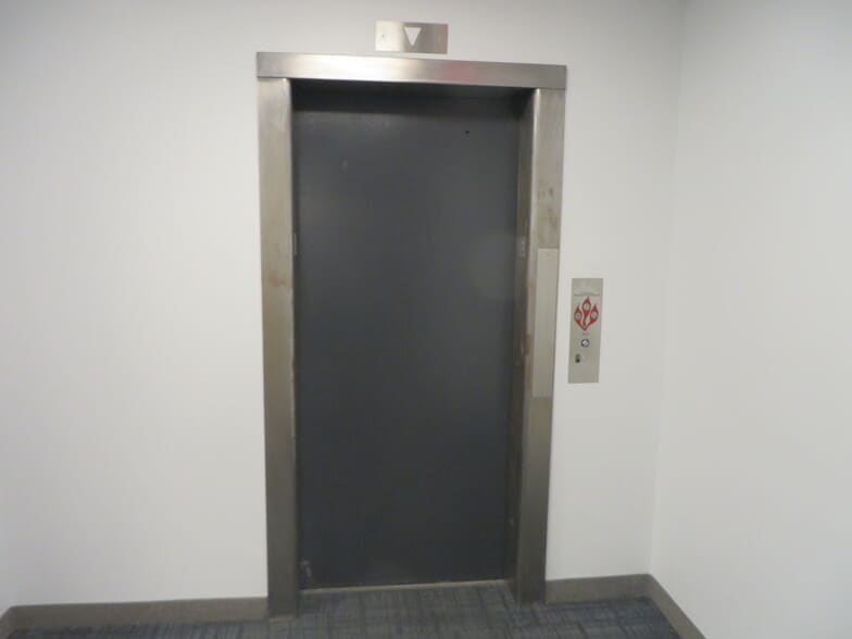More Photos Of 34 W Main St, Somerville Office For Lease