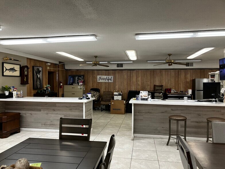 More Photos Of 620 Chester Ave, Bakersfield Showroom For Sale