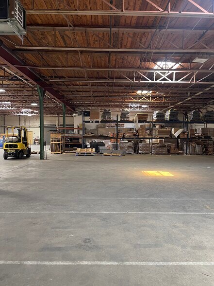 More Photos Of 15 Saunders Way, Westbrook Warehouse For Lease