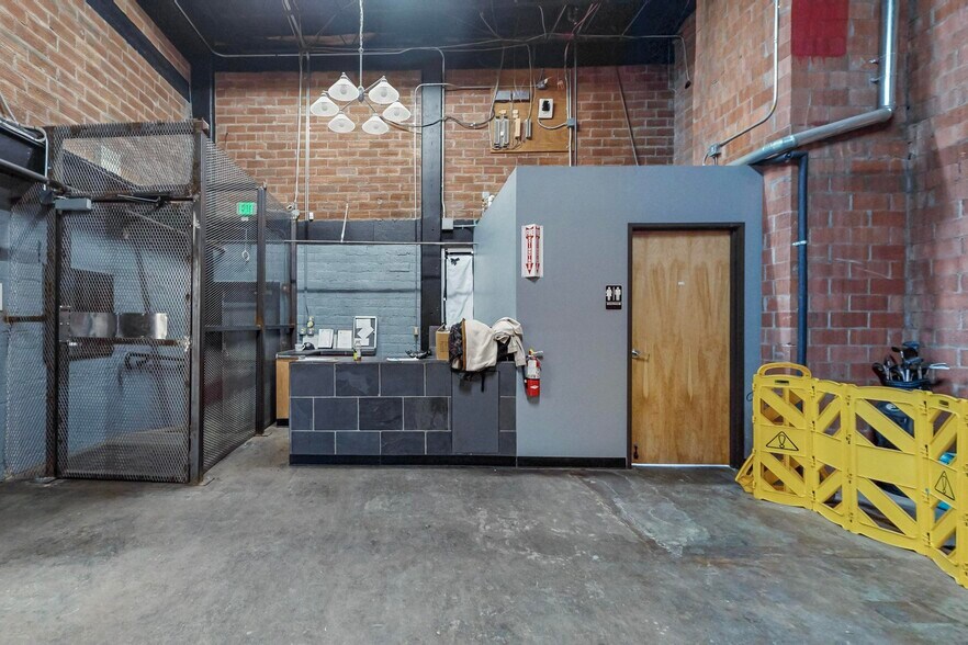 More Photos Of 1510-1512 1st St NW, Albuquerque Industrial For Sale