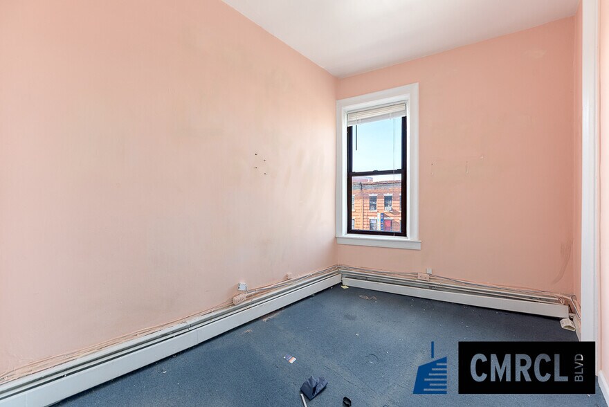 More Photos Of 131 Beverley, Brooklyn Flex For Lease