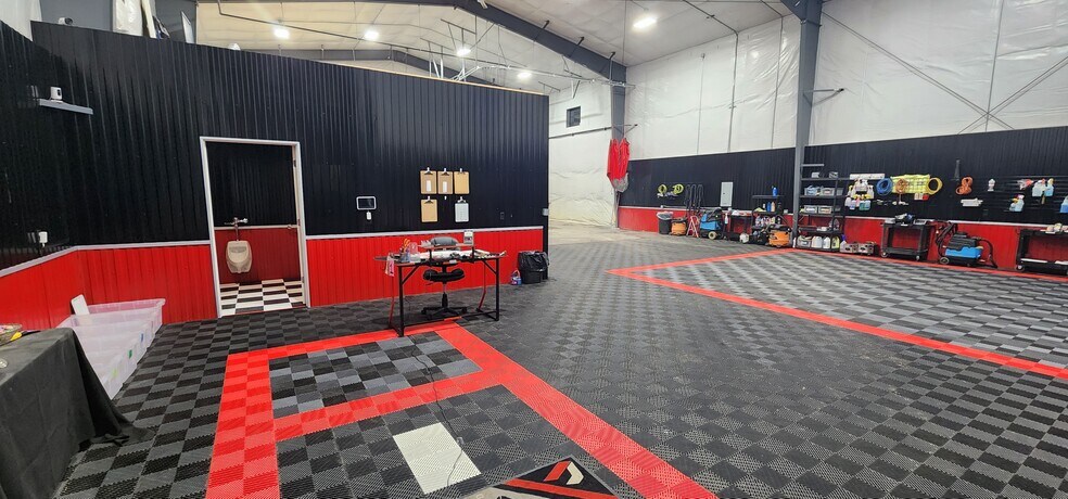 More Photos Of 2020 N Last Chance Gulch, Helena Light Distribution For Sale