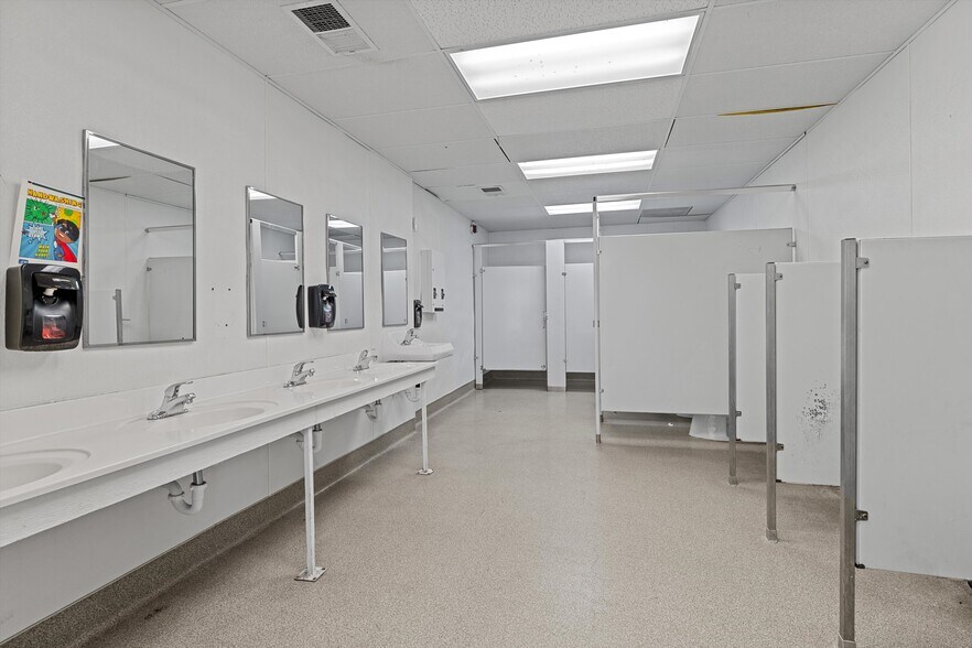 More Photos Of 3700 W Avenue L, Lancaster Schools For Lease