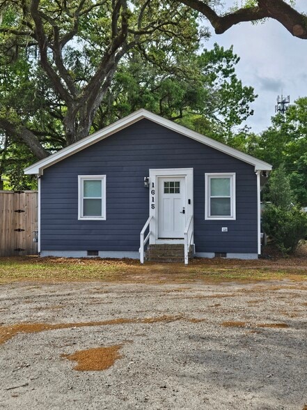 Primary Photo Of 1615 Remount Rd, Charleston Office Residential For Lease