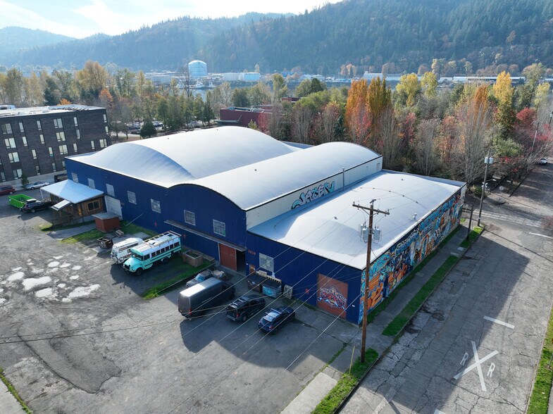 More Photos Of 8638 N Crawford St, Portland Warehouse For Lease