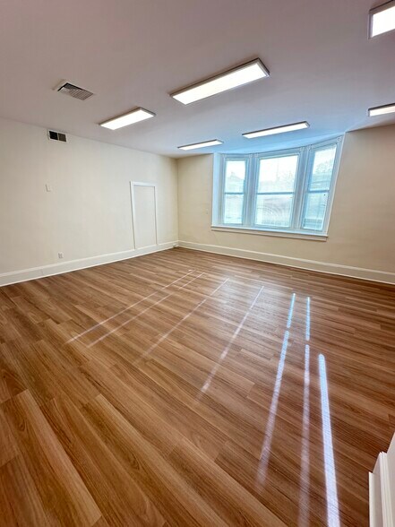 More Photos Of 44 Main St, Clinton Office For Lease