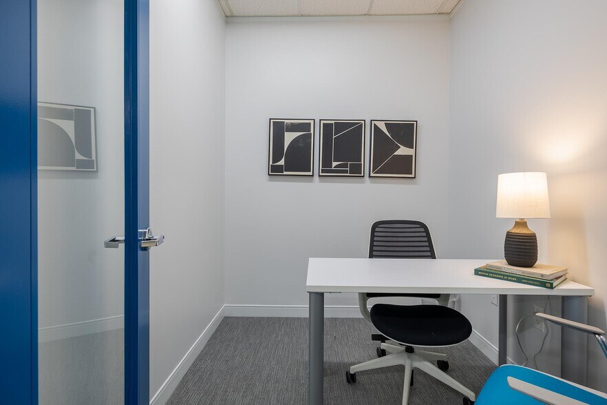 More Photos Of 5000 Plaza On The Lake Dr, Austin Coworking Space