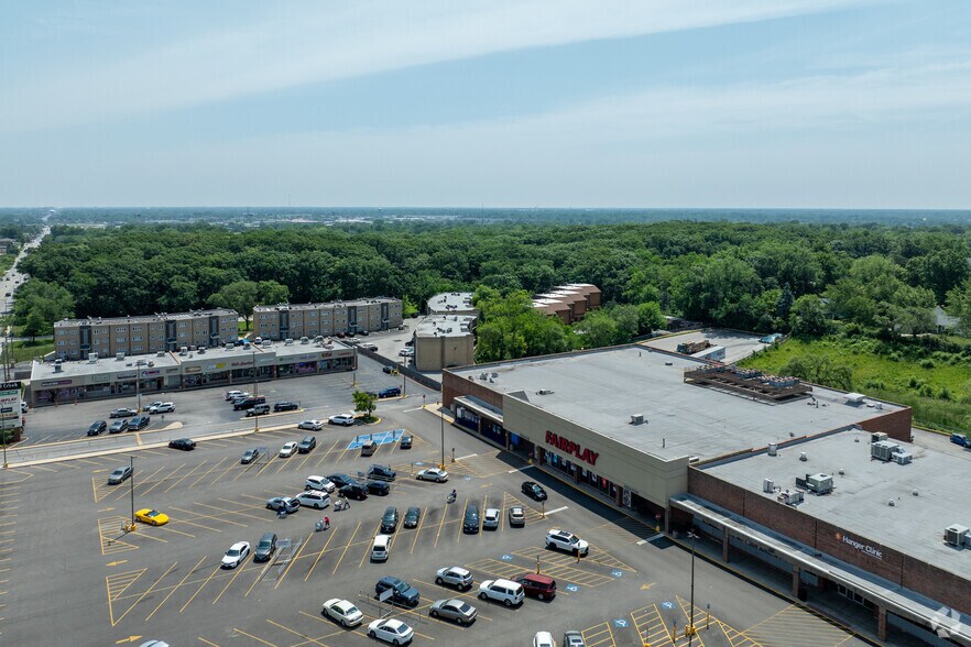 More Photos Of 8631-8729 W 95th St, Hickory Hills Supermarket For Lease