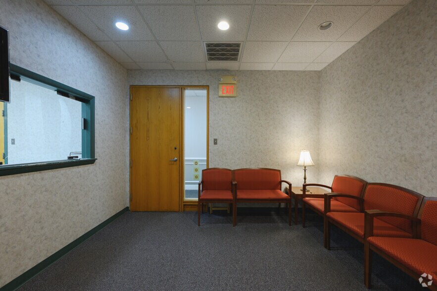 More Photos Of 1999 Sproul Rd, Broomall Medical For Lease