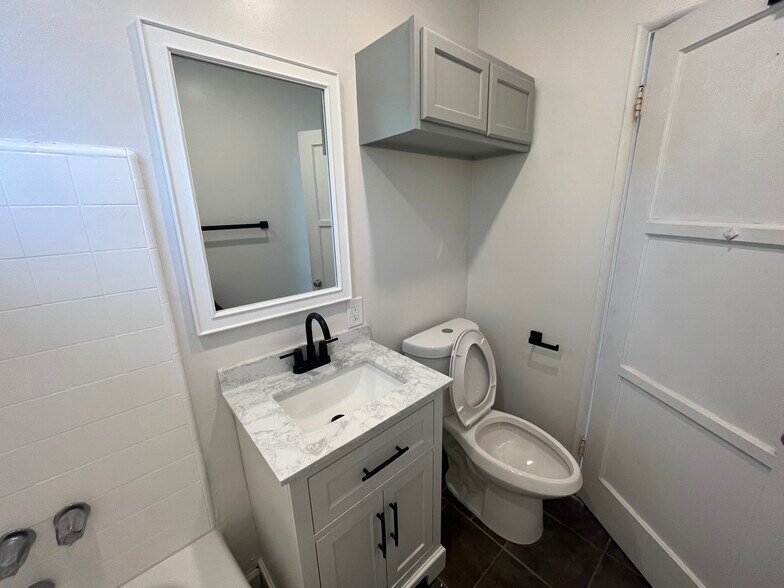 More Photos Of 1233 14th St, Santa Monica Apartments For Sale