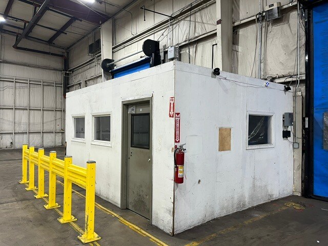 More Photos Of 301 Avenue 11 NW, Atkins Warehouse For Lease