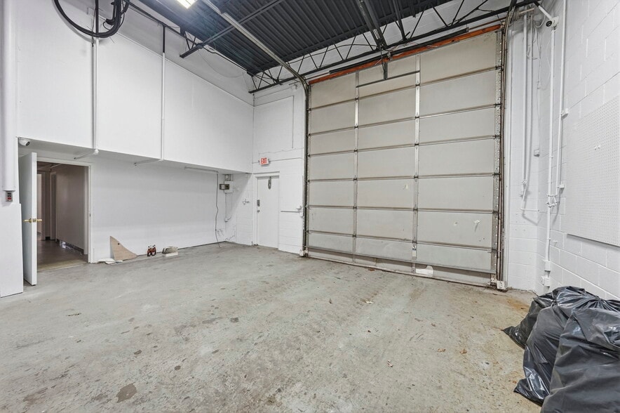 More Photos Of 801 Jerusalem Rd, Scotch Plains Warehouse For Lease