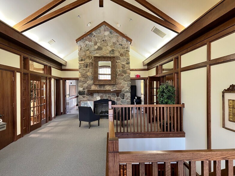 More Photos Of 420 N Front St, Mchenry Office For Lease
