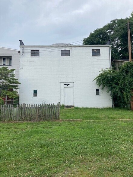 More Photos Of 24-26 W Potomac St, Brunswick Storefront Retail Residential For Sale