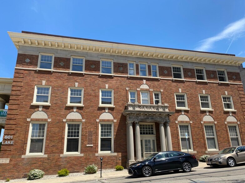 More Photos Of 601 Lake Ave, Racine Office For Sale