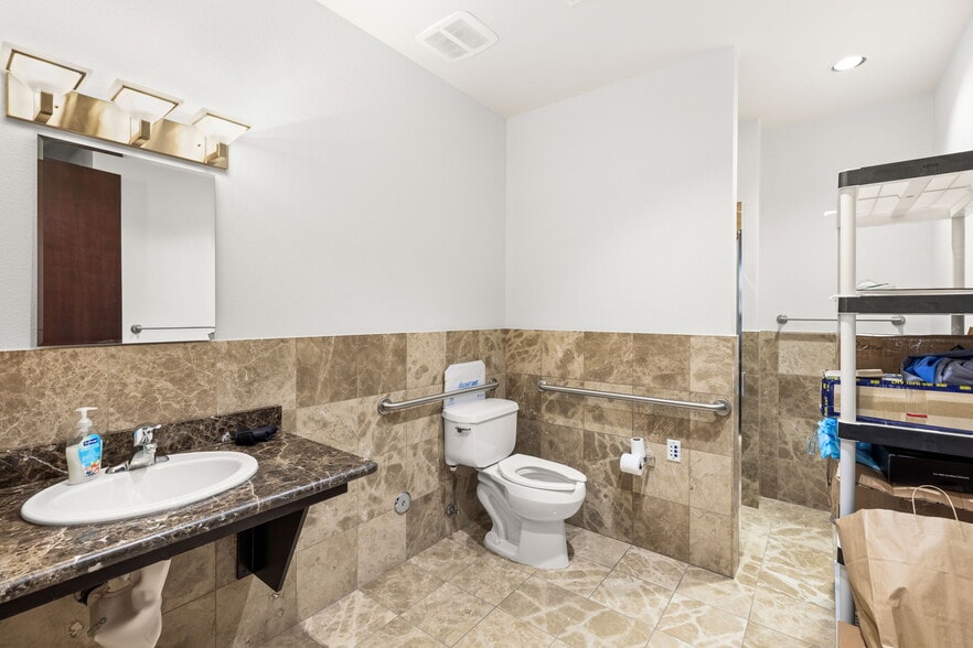 More Photos Of 7830 W Sahara Ave, Las Vegas Office For Sale