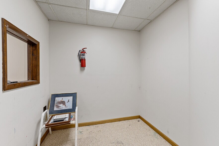 More Photos Of 1302-1306 4th Ave, Huntington Medical For Sale