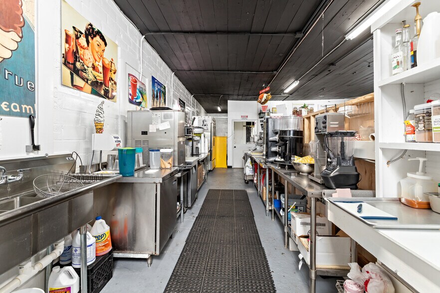 More Photos Of 201 E Bluff St, Woodville Restaurant For Sale