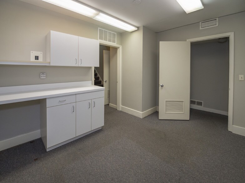 More Photos Of 5010 Dodge St, Omaha Medical For Lease