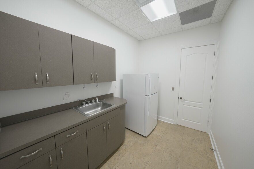 More Photos Of 2009 Longwood Lake Mary Rd, Longwood Medical For Lease