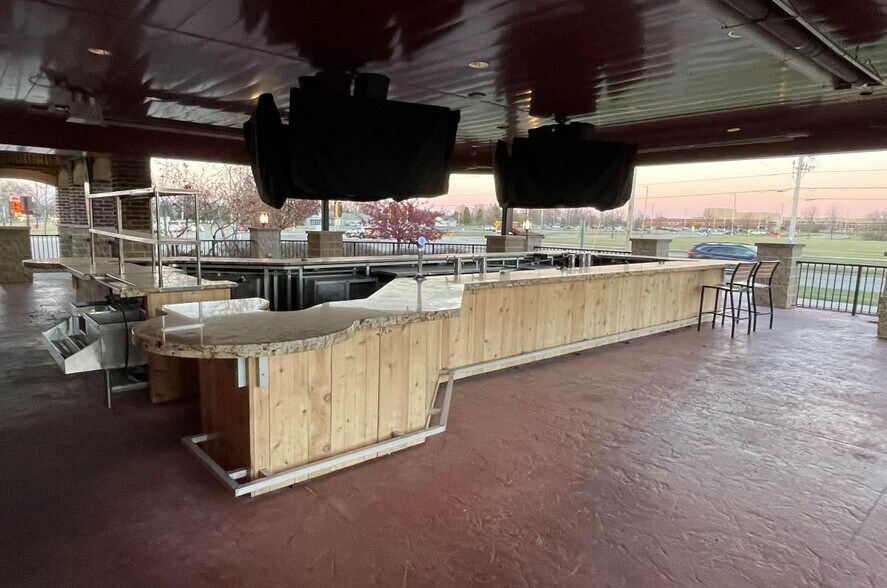 More Photos Of 800 S Washington St, Kimberly General Retail For Sale